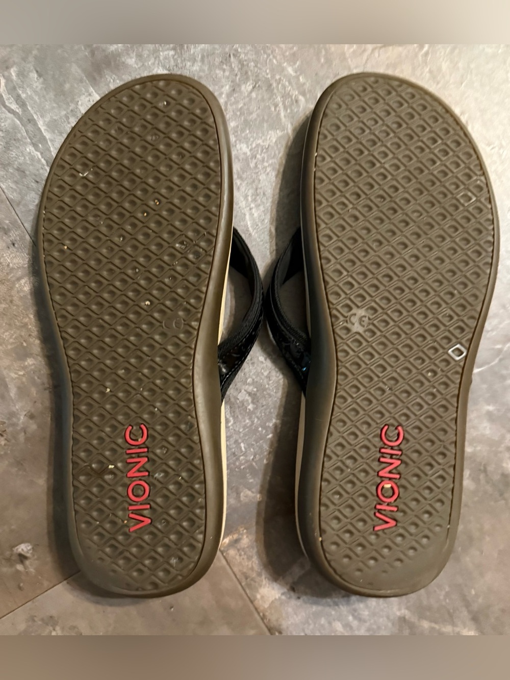 VIONIC Black Flip Flops with Beige Footbed - Picture 2 of 6